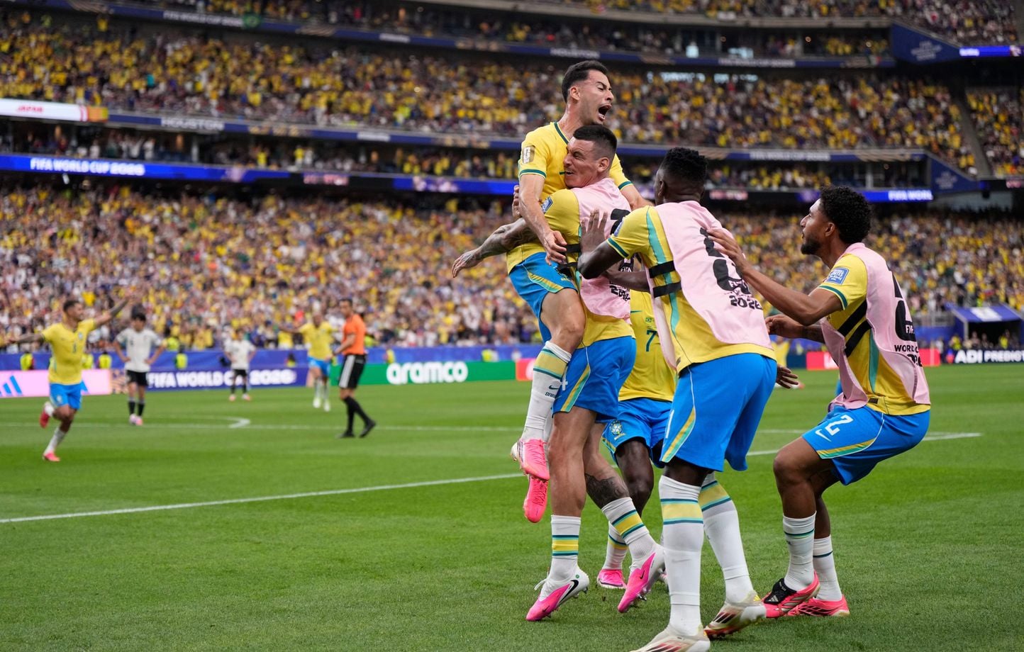 Brasil elimina a Japón cambiando el joga bonito por una buena patada y carrera Brasil elimina a Japón cambiando el joga bonito por una buena patada y carrera